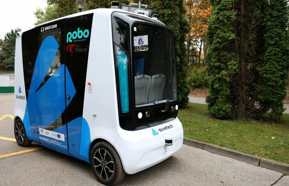 Na największej nekropolii w Gdańsku, czyli Cmentarzu Łostowickim, rozpoczęły się testy autonomicznego busa, czyli pojazdu poruszającego się bez kierowcy. Przez 30 dni będzie on bezpłatnie woził osoby odwiedzające cmentarz. 