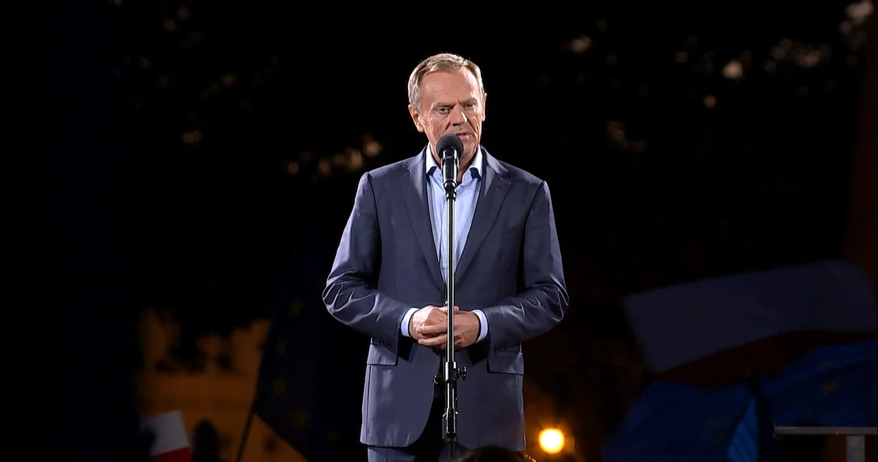 Donald Tusk na Placu Zamkowym w Warszawie