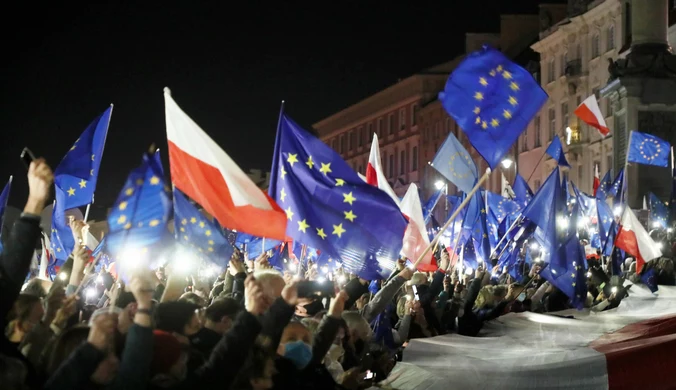 Protest na Placu Zamkowym w Warszawie. Ratusz: Od 80 tys. do 100 tys. uczestników