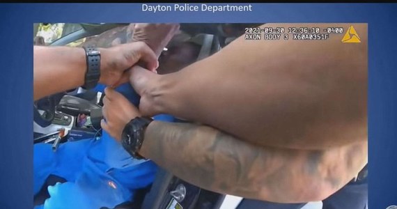 Policja w Dayton w stanie Ohio wszczęła wewnętrzne dochodzenie, które ma wyjaśnić okoliczności brutalnej interwencji mundurowych. Tamtejsi funkcjonariusze wyciągnęli za ramiona i włosy czarnoskórego, sparaliżowanego mężczyznę z jego samochodu. Chcieli przeszukać pojazd w poszukiwaniu narkotyków.