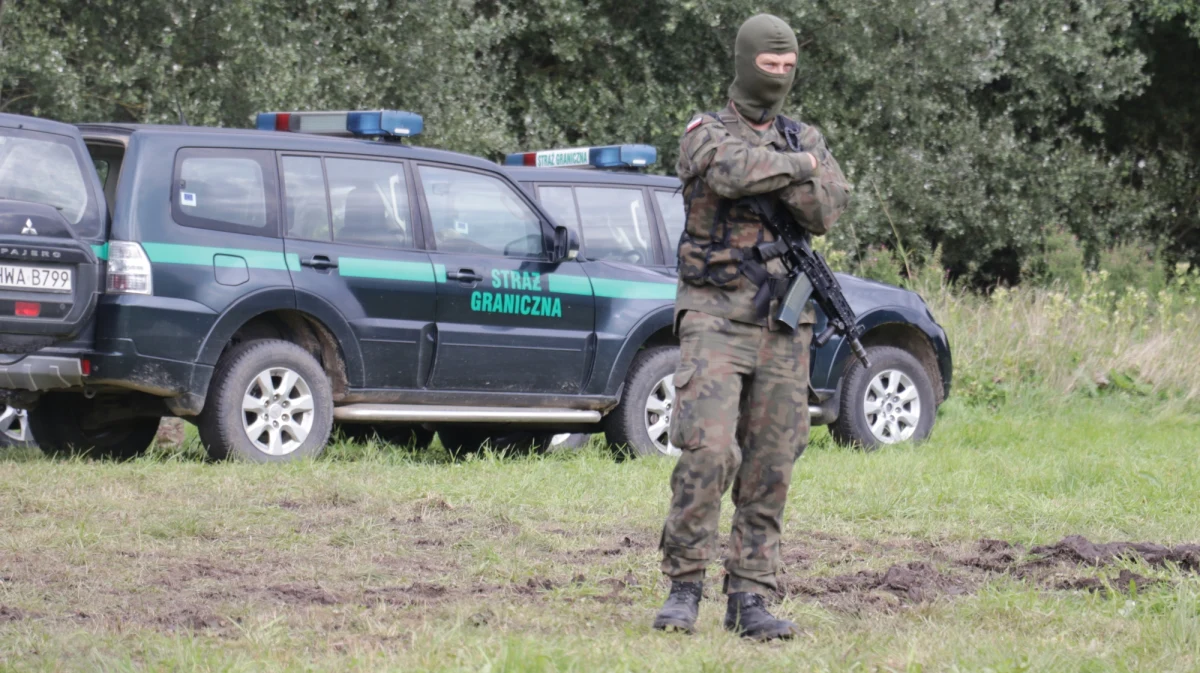 W poniedziałek strażnicy graniczni odnotowali 605 prób nielegalnego przekroczenia granicy z Białorusi do Polski. Zatrzymali 13 imigrantów, wszyscy są obywatelami Iraku.