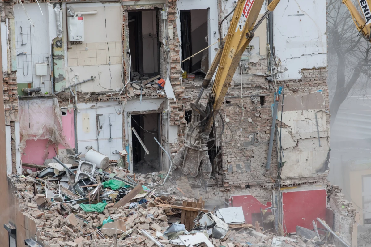 Tomasz J. został prawomocnie skazany na karę dożywotniego pozbawienia wolności m.in. za zabójstwo żony i spowodowanie w 2018 r. wybuchu w kamienicy na poznańskim Dębcu. Wyrok wydał Sąd Apelacyjny w Poznaniu.