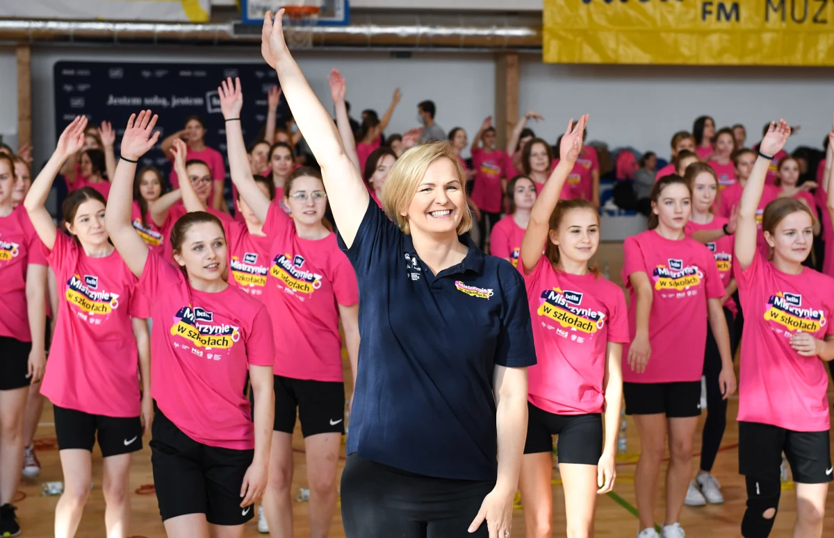 Ponad 300 uczennic wzięło udział w specjalnej lekcji wychowania fizycznego z udziałem czterech wielkich mistrzyń sportu w Mińsku Mazowieckim. To była ostatnia tegoroczna edycja akcji "Mistrzynie w Szkołach", organizowanej przez Fundację Otylii Jędrzejczak.