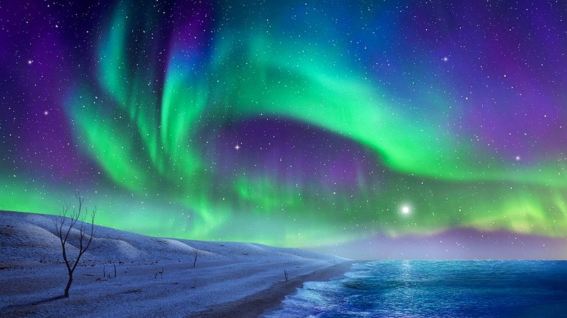 Po kolejnym wybuchu na Słońcu, w wysokich warstwach ziemskiej atmosfery rozpętała się burza geomagnetyczna, za sprawą której pojawiła się zorza polarna. Zachwycano się nią na obszarach polarnych na obu półkulach. Zobacz najlepsze zdjęcia z tego niezwykłego spektaklu.