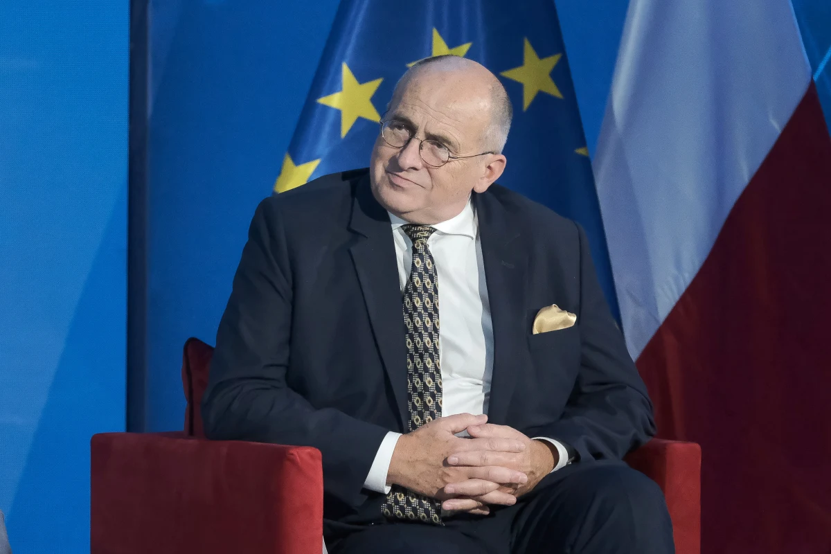 Minister spraw zagranicznych Zbigniew Rau na kilka tygodni ogranicza swoją aktywność. Jak podał resort, taka decyzja uzasadniona jest względami zdrowotnymi. 