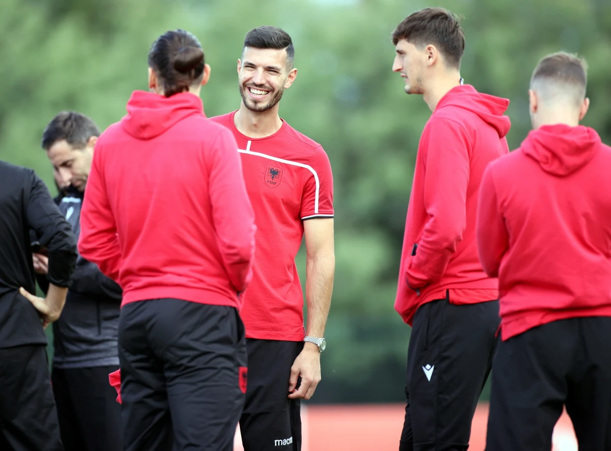 Pomocnik reprezentacji Albanii Klaus Gjasula z powodu pozytywnego wyniku testu na Covid-19 nie zagra w wieczornym meczu eliminacji mistrzostw świata z Polską w Tiranie - poinformowała tamtejsza federacja. Gospodarze wystąpią bez wielu czołowych piłkarzy.