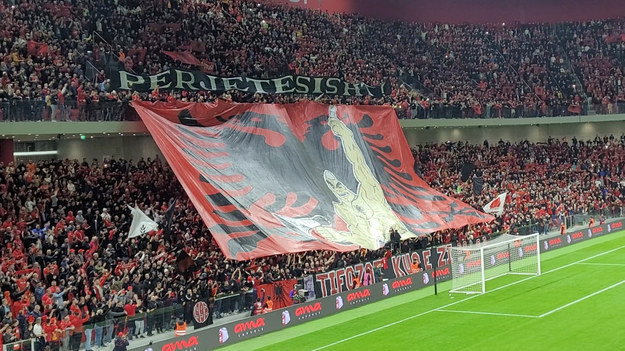 Zgiełk gwizdów zgotowali gospodarze, reprezentantom Polski, podczas odgrywania hymnu. Albania - Polska el. MŚ 2022. 