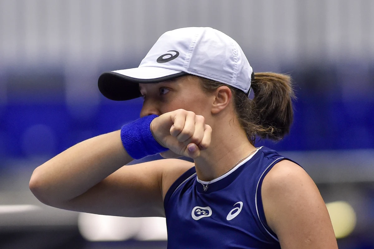 Iga Świątek przegrała z Łotyszką Jeleną Ostapenko 4:6, 3:6 w 1/8 finału prestiżowego turnieju tenisowego WTA w Indian Wells. Polce nie udał się rewanż za porażkę w ich jedynym wcześniejszym pojedynku w 2019 roku w Birmingham.