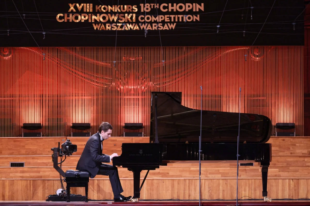 XVIII Konkurs Chopinowski jest już na półmetku. Decyzją jury pod przewodnictwem prof. Katarzyny Popowej-Zydroń do III, przedostatniego etapu konkursu zakwalifikowało się 23 uczestników reprezentujących 11 krajów, m.in. sześciu z Polski, pięciu z Japonii, troje z Włoch, dwóch z Kanady, Rosji, Korei Południowej.