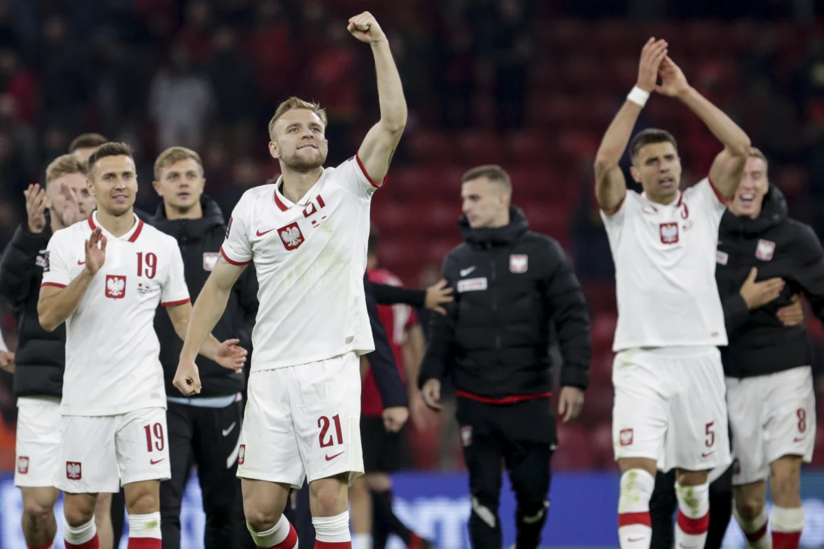 Przy wrogo nastawionych trybunach piłkarska reprezentacja Polski wygrała w Tiranie 1:0 w eliminacjach mistrzostw świata 2022. Z kolei w Londynie w ważnym dla nas spotkaniu reprezentacja Anglii zremisowała z Węgrami. Jak po tych spotkaniach zmieniła się sytuacja w grupie I? Sprawdź tabelę!