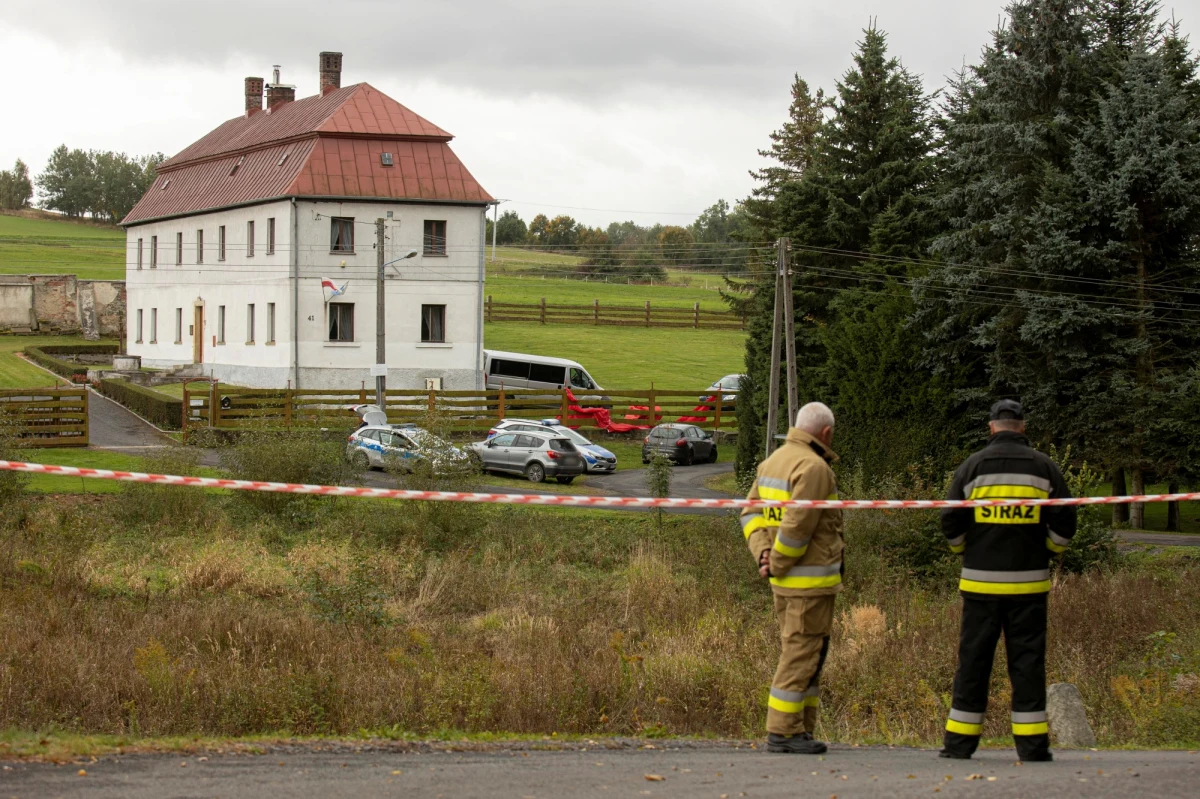 54-letni ksiądz, którego ciało znaleziono we wtorek w kompleksie przykościelnym w miejscowości Pomocne koło Jawora na Dolnym Śląsku, najprawdopodobniej zginął w wyniku nieszczęśliwego wypadku – wynika z dotychczasowych ustaleń prokuratury.