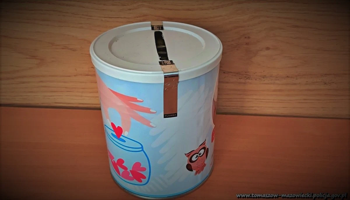 Policjanci z Tomaszowa Mazowieckiego zatrzymali 41-latka, który z jednego z barów ukradł puszkę z datkami przeznaczonymi na leczenie chorej dziewczynki. Sprawca odpowie przed sądem, który może ukarać go grzywną, ograniczeniem wolności lub aresztem.