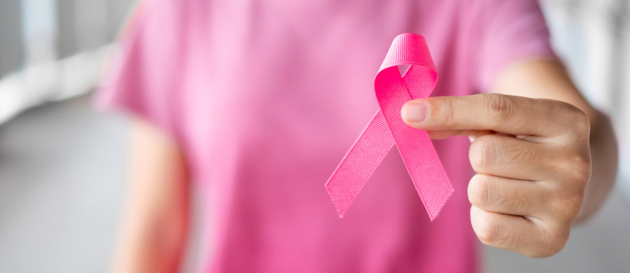 Rak piersi, obok raka jajników i szyjki macicy, to jeden z najczęściej występujących nowotworów złośliwych u kobiet w Polsce. W środę na temat tego nowotworu można było porozmawiać z chirurgiem onkologiem doktorem Piotrem Plutą. 
