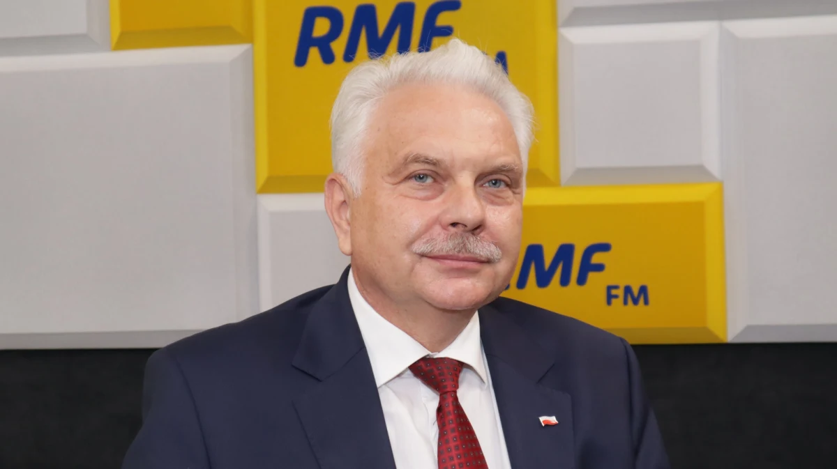 „Na razie nie przewidujemy udziału premiera w rozmowach” – mówił w Popołudniowej rozmowie w RMF FM wiceminister zdrowia Waldemar Kraska, komentując kolejną turę rozmów protestujących medyków z resortem. Komitet Protestacyjno-Strajkowy Pracowników Ochrony Zdrowia wystosował do premiera Mateusza Morawieckiego zaproszenie na spotkanie. Jak dodał Kraska, przedstawiciele ministerstwa wciąż mają nadzieję na kompromis. „Jeżeli będzie z obu stron dobra wola, to się spotkamy w piątek” – mówił wiceminister.