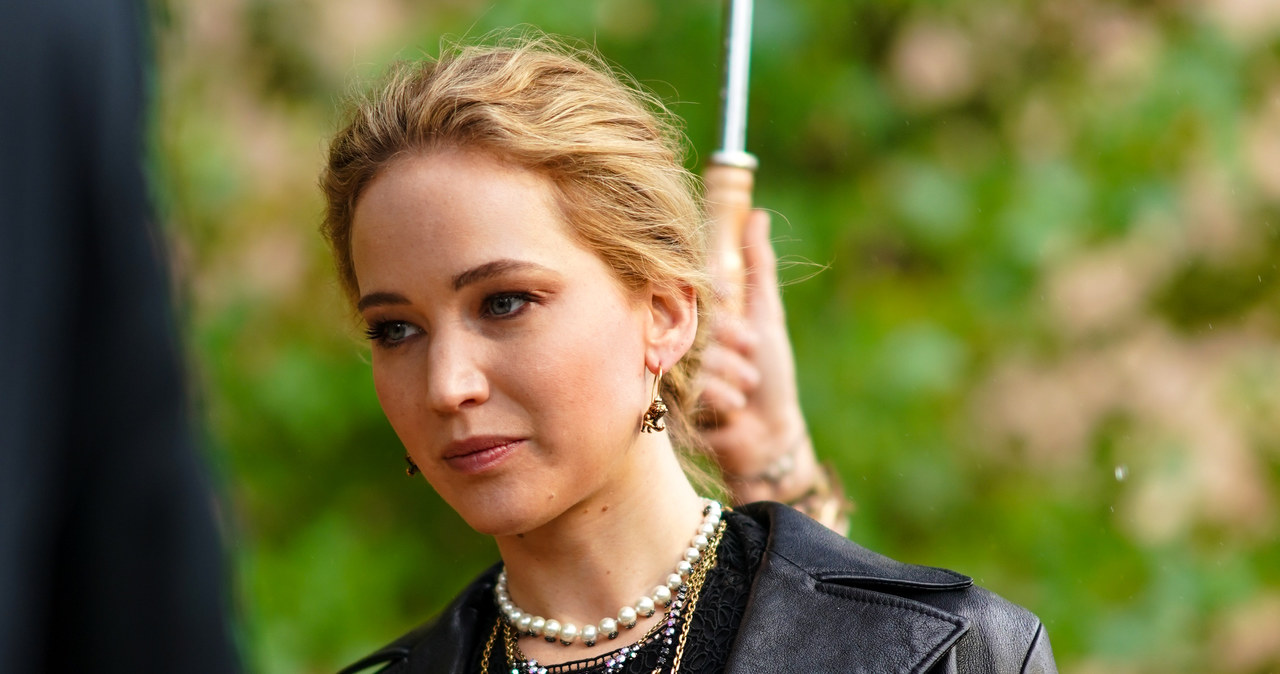 Jennifer Lawrence zagra główną rolę w komedii "No Hard Feelings", którą nakręci twórca serialu "Biuro" Gene Stupnitsky. Za udział w projekcie aktorka ma otrzymać aż 25 milionów dolarów. Film wyprodukuje Sony, które walczyło o realizację obrazu z serwisami streamingowymi: Netflix i Apple.