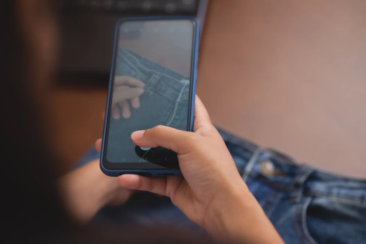 Mieszkanka powiatu sanockiego (woj. podkarpackie), oferując na jednym z portali internetowych towar do sprzedania, zamiast zarobić, straciła swoje pieniądze. Policja ostrzega i przypomina, żeby nie klikać w żaden przesyłany nam link.