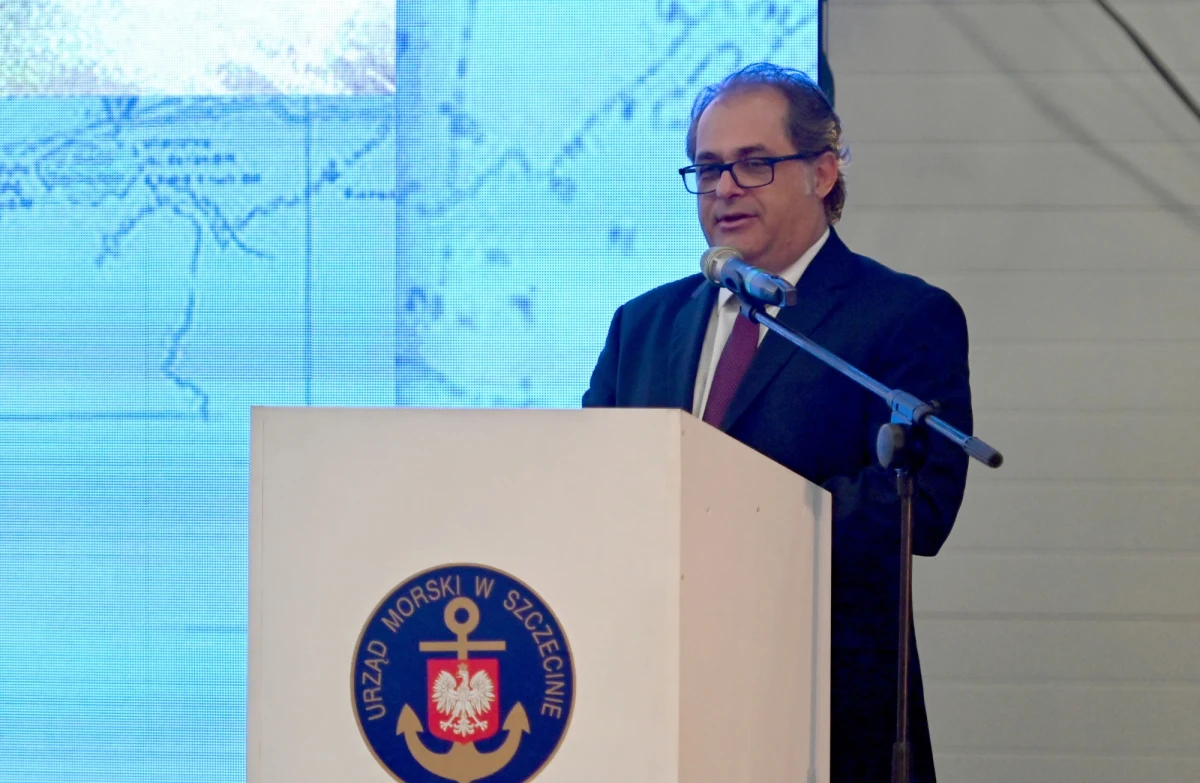 „Prace idą zgodnie z harmonogramem, przyszły rok to już ich definitywne zakończenie" – powiedział w środę podczas obrad sejmowej komisji gospodarki morskiej wiceminister infrastruktury Marek Gróbarczyk o pogłębianiu toru wodnego Szczecin-Świnoujście do 12,5 m.