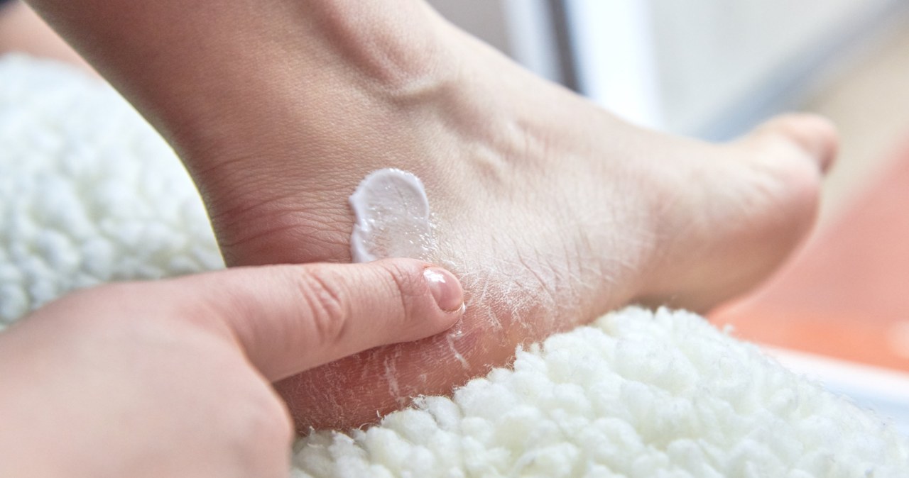 W parę chwil odmieniają suche pięty. Będą gładkie i przestaną pękać