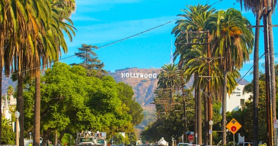 W Kalifornii blisko 60 tys. pracowników ekip filmowych i telewizyjnych w Hollywood grozi strajkiem. W całych Stanach Zjednoczonych ponad 100 tys. związkowców zagłosowało za podjęciem protestu w ramach walki o podwyżki i lepsze warunki pracy - podaje w środę "The Hill".