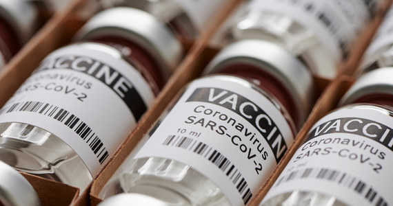 Według wstępnych wyników badań amerykańskich naukowców, opublikowanych wczoraj, osoby, które otrzymały szczepionkę przeciwko Covid-19 firmy Johnson & Johnson, mogą najbardziej skorzystać z przyjęcia dawki przypominającej innej szczepionki typu RNA.