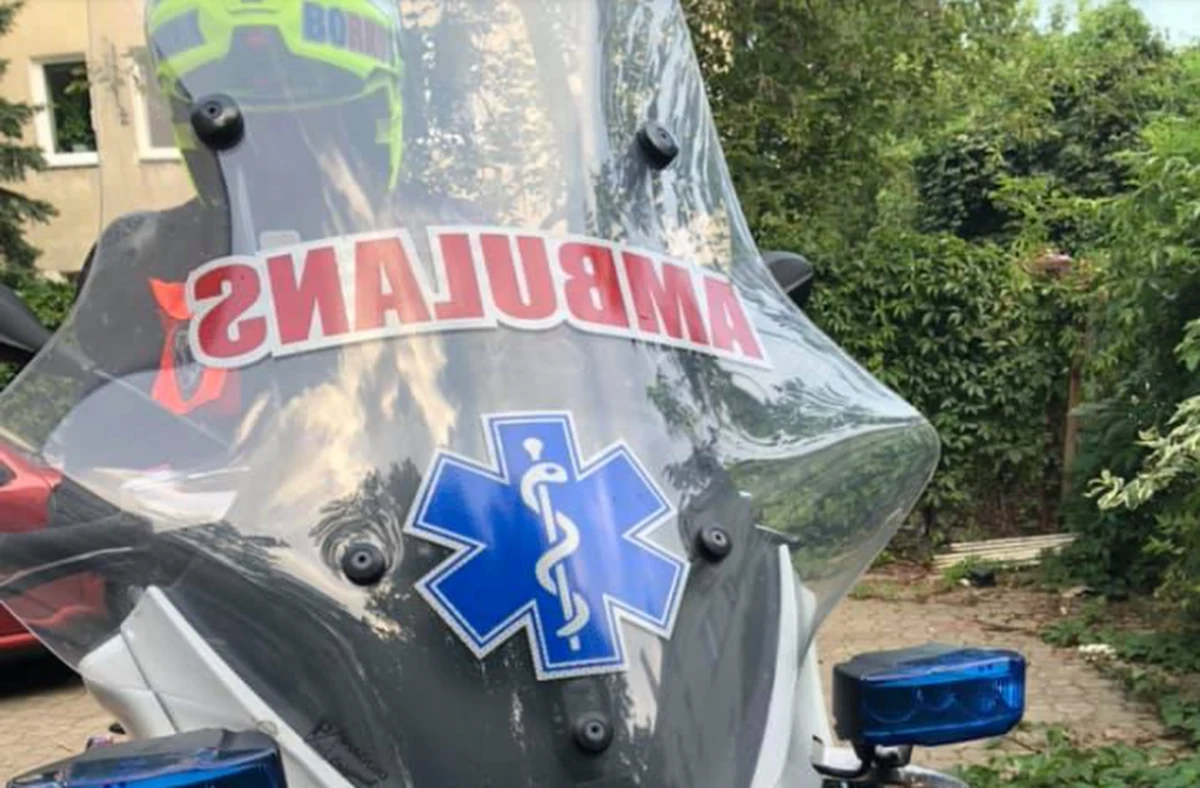 "Borkoś", czyli warszawski radni ratownik medyczny Marcin Borkowski walczy o życie w szpitalu po wypadku drogowym. Podczas jazdy na skuterze zderzył się z autem osobowym.