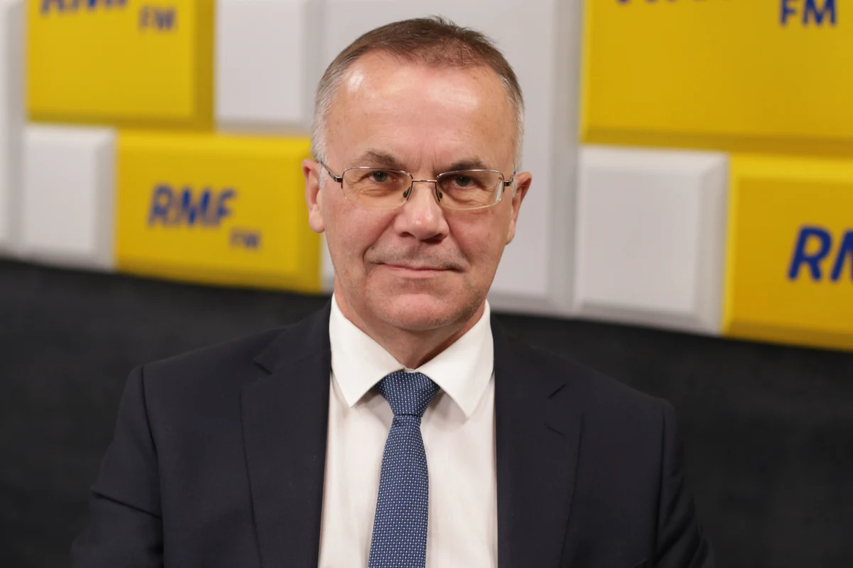 "Kierujemy się zasadą, że instytucje kultury, które są nam podległe, kierują się pewną autonomią działania. Jeżeli mają jakiś program grantowy, to go uruchamiają, powołują grupę ekspertów, oceniają wnioski, i decydują o tym, kto spełnia wymogi" - powiedział w Porannej rozmowie w RMF FM wiceminister kultury Jarosław Sellin odpowiadając na pytania o finansowanie stowarzyszeń i ruchów narodowościowych, m.in. „Marsz Niepodległości”, czy „Straż Narodowa”, związane z Robertem Bąkiewiczem.