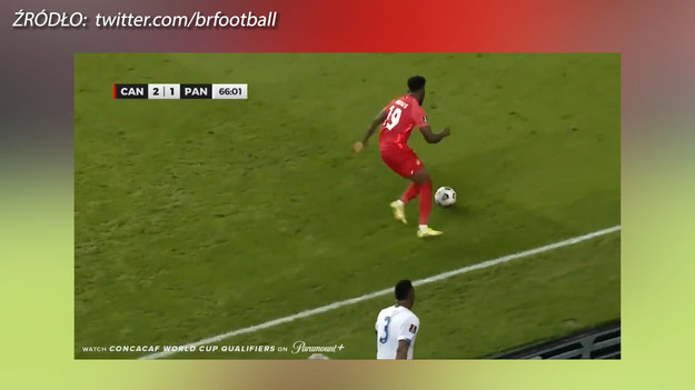 Alphonso Davies w meczu Kanada - Panama (4-1) w ramach eliminacji do MŚ sprytnie przejął piłkę od obrońcy gości i pomknął pod bramkę. W polu karnym nie pozostawił złudzeń i umieścił piłkę w siatce. Zobacz samodzielną akcję gwiazdora Bayernu Monachium.