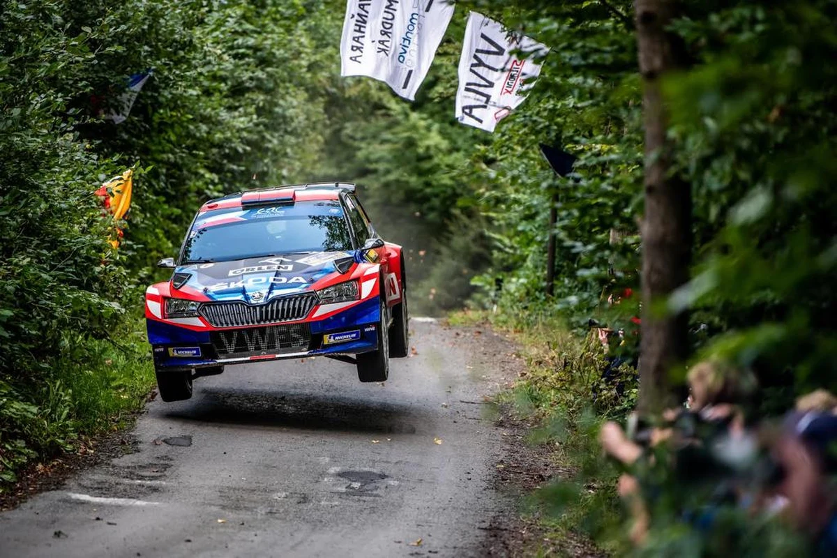 Już w nadchodzący weekend odbędzie się 47. Rally Kosice na Słowacji. Impreza będzie stanowiła ostatnią, siódmą rundę Rajdowych Samochodowych Mistrzostw Polski 2021. Ogromną szansę na przypieczętowanie tytułu mistrzowskiego mają Mikołaj Marczyk oraz Szymon Gospodarczyk. Załoga ORLEN Team musi w ten weekend zdobyć zaledwie 3 punkty, co w ich aktualnej formie wydaje się wyłącznie formalnością.