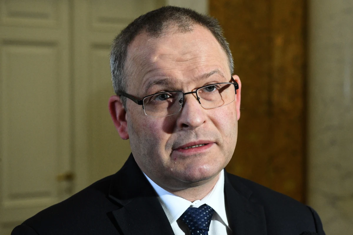 ​Projekt ustawy o zawodzie ratownika medycznego oraz samorządzie ratowników medycznych na przełomie listopada i grudnia stanie na Komitecie Stałym Rady Ministrów; w grudniu zajmie się nim rząd - powiedział w Sejmie wiceminister zdrowia Maciej Miłkowski. Wiceszef resortu zdrowia odpowiadał na pytanie Marka Rutki (Lewica) dotyczące m.in. zaawansowania prac nad ustawą o zawodzie ratownika medycznego, wdrożeniem samorządu zawodowego ratowników oraz mechanizmy ograniczające zatrudnianie ratowników w systemie PRM na podstawie umowy cywilnoprawne.