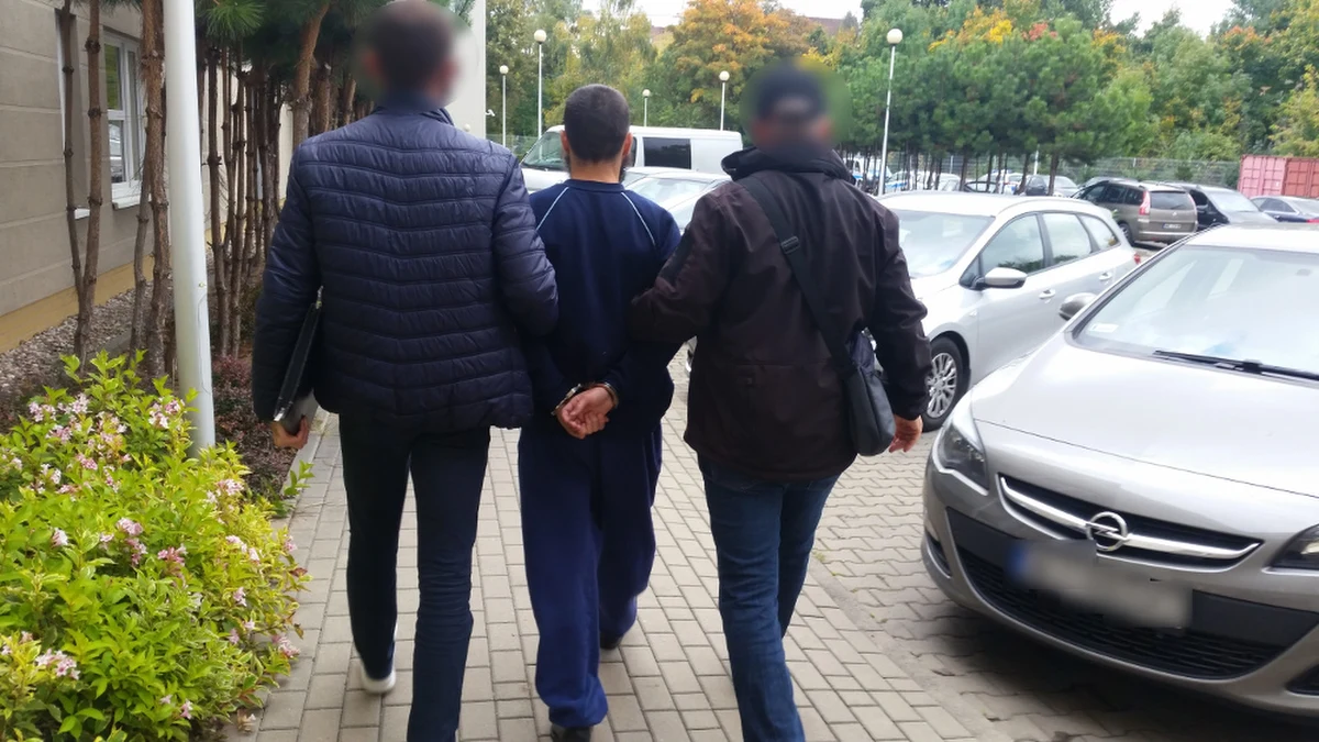 Policjanci z warszawskiego Targówka zatrzymali 25-letniego obywatela Rosji podejrzanego o zabójstwo swojego ojczyma - powiedziała rzeczniczka Komendy Rejonowej Policji Warszawa VI kom. Paulina Onyszko.