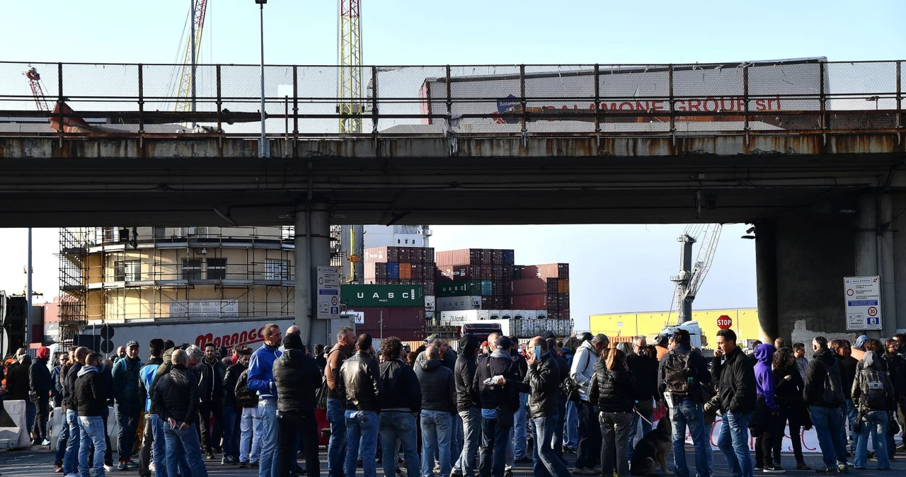 Pierwsze protesty przeciw obowiązkowi przepustki Covid-19 w miejscach pracy