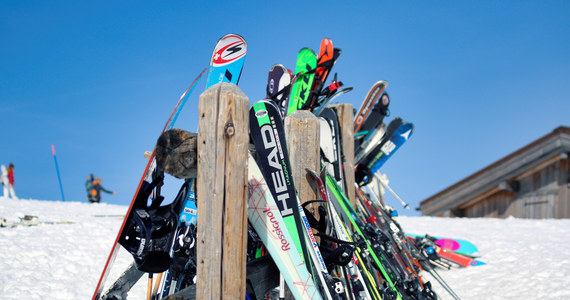 Wyciągi narciarskie we Francji będą otwarte tej zimy i do korzystania z nich nie będzie konieczny paszport sanitarny – poinformował sekretarz stanu ds. turystyki Jean-Baptiste Lemoyne. Ostrzegł jednak, że w przypadku pogorszenia się sytuacji epidemicznej decyzja rządu zostanie zmieniona.