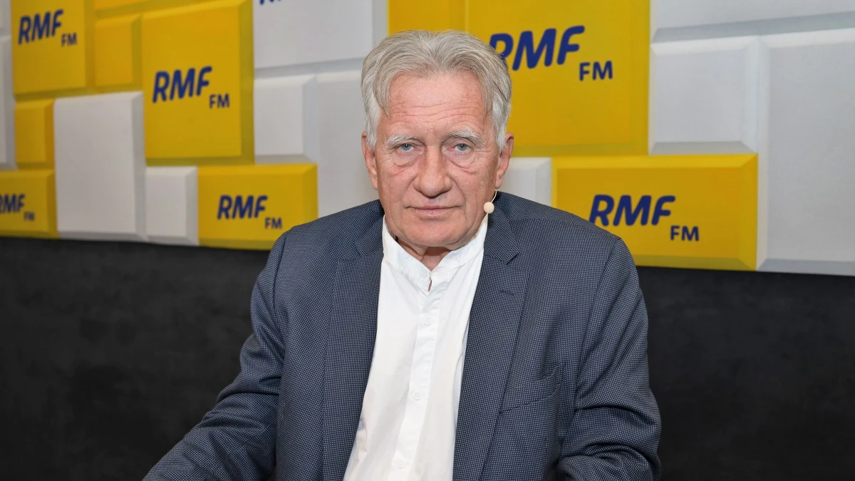 "Przyczyn podwyżek cen gazu jest kilka. Oczywistym powodem jest wzrost popytu. Wszystkie praktycznie gospodarki (...) ruszyły do przodu po okresie zamrożenia pandemicznego" - mówił w Popołudniowej rozmowie w RMF FM Piotr Woźniak, geolog, były minister gospodarki i były prezes Polskiego Górnictwa Naftowego i Gazownictwa. "Jest jeszcze bardzo sprytny manewr rosyjskiego dostawcy, który ma 1/3 rynku dostaw gazu ziemnego do Europy średnio licząc (...). Wykorzystał okres pandemiczny do tego, żeby zagrać swoją kartą - tą kartą jest budowa gigantycznego rurociągu Nord Stream 2, który ma łączyć Wyborg z wybrzeżem niemieckim. Powiedział: albo dacie mi pozwolenie i dopuścicie gazociąg do pełnej operacyjności szybko (...), albo zagram po swojemu. I zagrał - ograniczył dostawy istniejącymi gazociągami" - tłumaczył gość RMF FM. "To jest rosyjska gra. Można to nazwać szantażem" - przyznał.