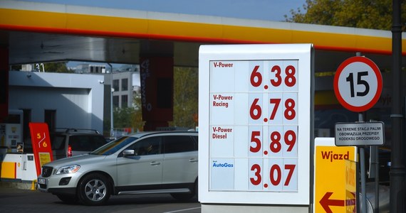 Precios de combustible estándar!  A los conductores no les gusta lo que pasa en las gasolineras