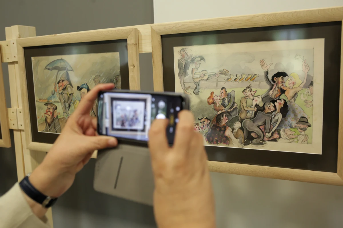 W Centrum św. Maksymiliana w Harmężach koło Oświęcimia odbyła się dziś konferencja „Klisze pamięci… Opus Magnum” Mariana Kołodzieja. Organizatorzy zaprezentowali niedawno pozyskane i nigdy wcześniej nie eksponowane wojenne prace byłego więźnia pierwszego transportu do Auschwitz. To właśnie Kołodziej jest autorem poruszającej wystawy o gehennie obozowej "Klisze pamięci. Labirynty", którą można oglądać w Harmężach. 