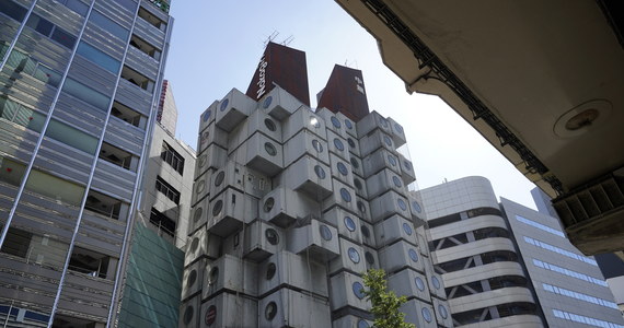 Wizytówka Tokio, słynny wieżowiec Nakagin Capsule Tower zostanie niebawem rozebrany. Zaniedbywany przez lata budynek jest w opłakanym stanie.  