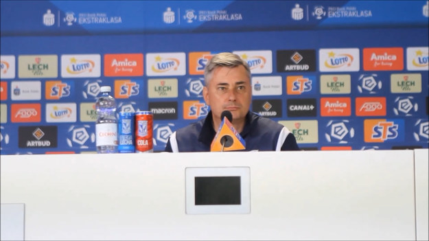 Legia Warszawa to w tym sezonie drużyna o dwóch obliczach. Jest oblicze Legii grającej w europejskich pucharach i zdobywającej ważne punkty dla polskiej piłki. To Legia, która wygrywa z wyżej notowanymi przeciwnikami. I jest druga jej twarz, którą widzimy w lidze. Tu w ośmiu meczach potrafiła tylko trzy razy wygrać – mówi o niedzielnym przeciwniku trener Lecha Poznań Maciej Skorża. I dodaje: - Nie mam wątpliwości, z jaką Legią się zmierzymy. To będzie ta Legia z europejskich pucharów. Klasyk PKO Ekstraklasy, w którym mistrz Polski podejmie dotychczasowego lidera odbędzie się w niedzielę – początek o godz. 17.30.