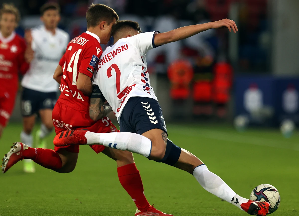 Górnik Zabrze przegrał u siebie z krakowską Wisłą 0:1 w sobotnim meczu 11. kolejki piłkarskiej ekstraklasy. Krakowianie przerwali serię trzech ligowych porażek z rzędu bez strzelonego gola.