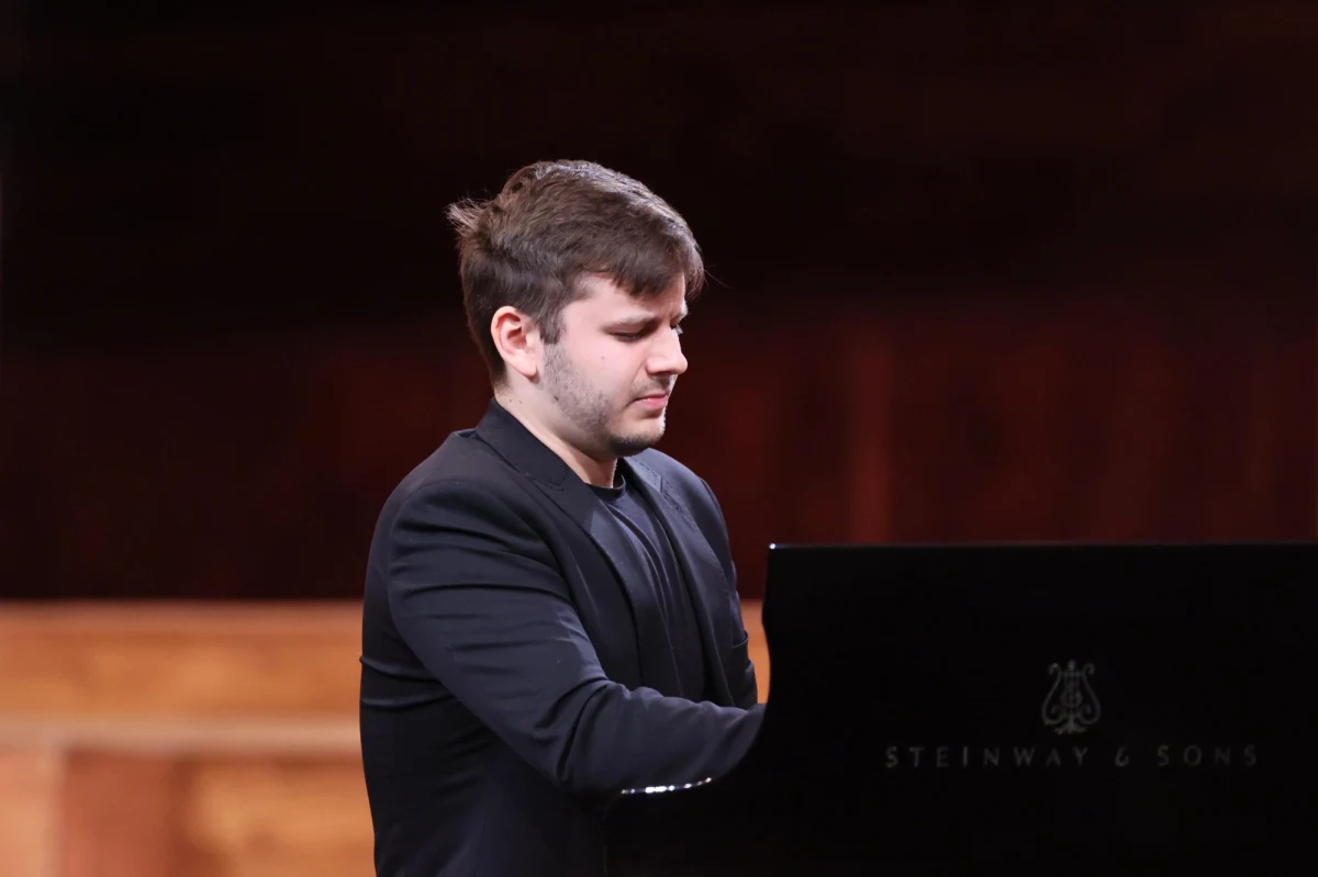 12 pianistów  a wśród nich dwóch Polaków zakwalifikowało się do finału XVIII Międzynarodowego Konkursu Pianistycznego im. Fryderyka Chopina. Jury zdecydowało się na odstępstwo od regulaminu, który dopuszcza w finale udział 10 muzyków. Polskę reprezentowali będą Jakub Kuszlik i Kamil Pacholec. 