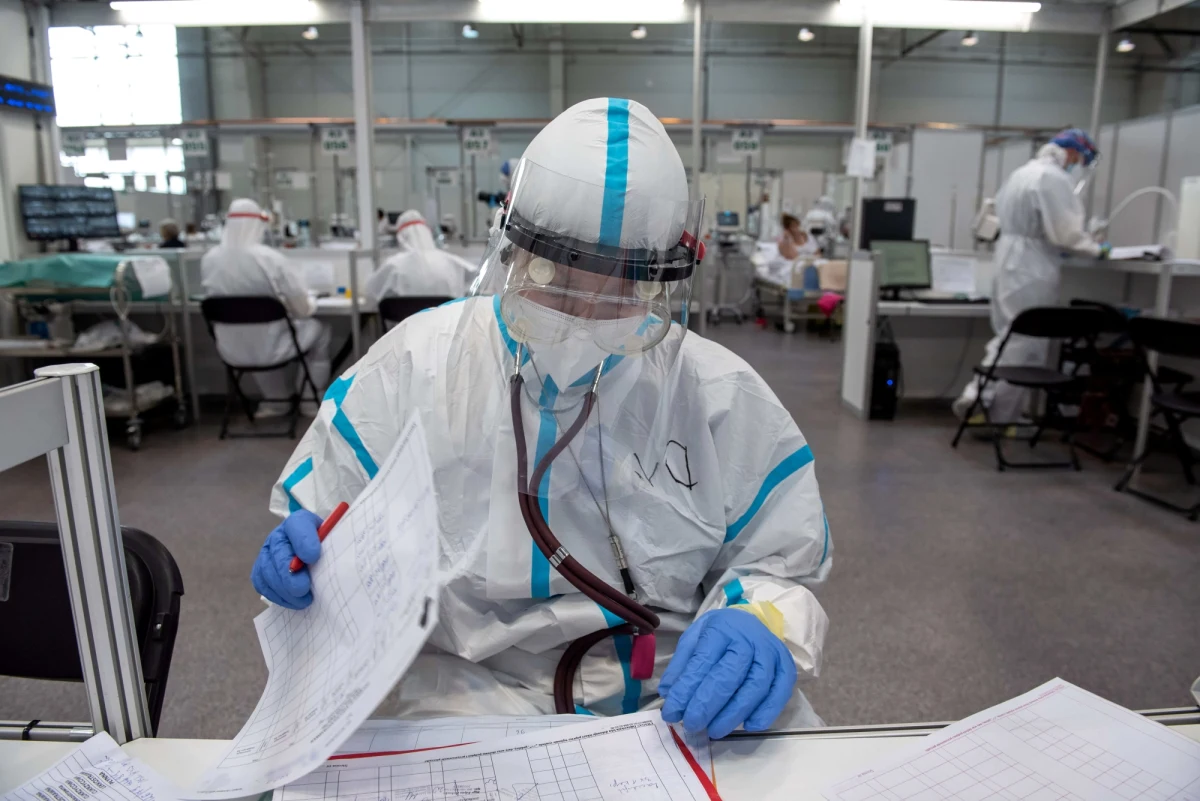 W ciągu ostatniej doby w Polsce odnotowano 2 523 nowe zakażenia koronawirusem. Zmarła jedna osoba chora na Covid-19.