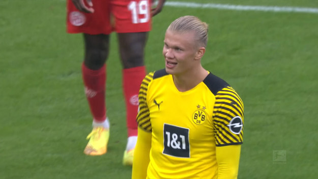 Erling Haaland zaznaczył swój powrót do drużyny Borussii Dortmund, zdobywając dwa gole, przesuwając się ze swoją drużyną na szczyt tabeli Bundesligi. Tracący do lidera dwa oczka Bayern Monachium, zagra w niedzielę z Bayer'em Leverkusen.
