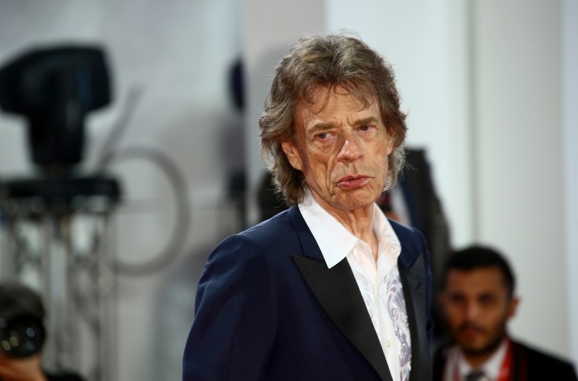 W niedawnym wywiadzie słynniejszy z dwóch żyjących Beatlesów stwierdził, że muzycy The Rolling Stones nie stworzyli niczego oryginalnego, a tylko czerpali z dorobku wcześniejszych bluesowych artystów. Zdaniem McCartney'a można więc śmiało nazwać Stonesów bluesowym cover bandem. Na odpowiedź Micka Jaggera nie trzeba było czekać długo.