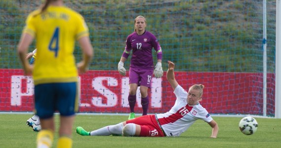 Piłkarska reprezentacja Polski kobiet rozpoczyna dziś zgrupowanie przed dwoma kolejnymi meczami eliminacji mistrzostw świata. Polki po dwóch spotkaniach mają na koncie 4 punkty. Biało-czerwone zmierzą się w czwartek w Łodzi z prowadzącymi w grupie z kompletem punktów Norweżkami. We wtorek 26 października w Tychach zagrają z reprezentacją Albanii. "Chcemy się bardzo dobrze przygotować do obu tych meczów i zgarnąć sześć punktów" – mówi Anna Szymańska, bramkarka reprezentacji Polski i Czarnych Sosnowiec. O najbliższych meczach kadry, ale także o błędzie popełnionym w meczu z Belgią rozmawiał z nią Wojciech Marczyk z redakcji sportowej RMF FM. 