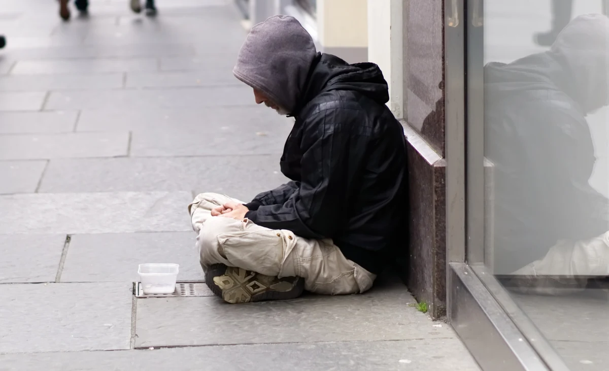 ​Liczba obywateli żyjących w skrajnym ubóstwie zwiększyła się w 2020 roku o prawie 380 tys. osób - wynika z opracowania "Poverty Watch 2021", do którego dotarła Wirtualna Polska.