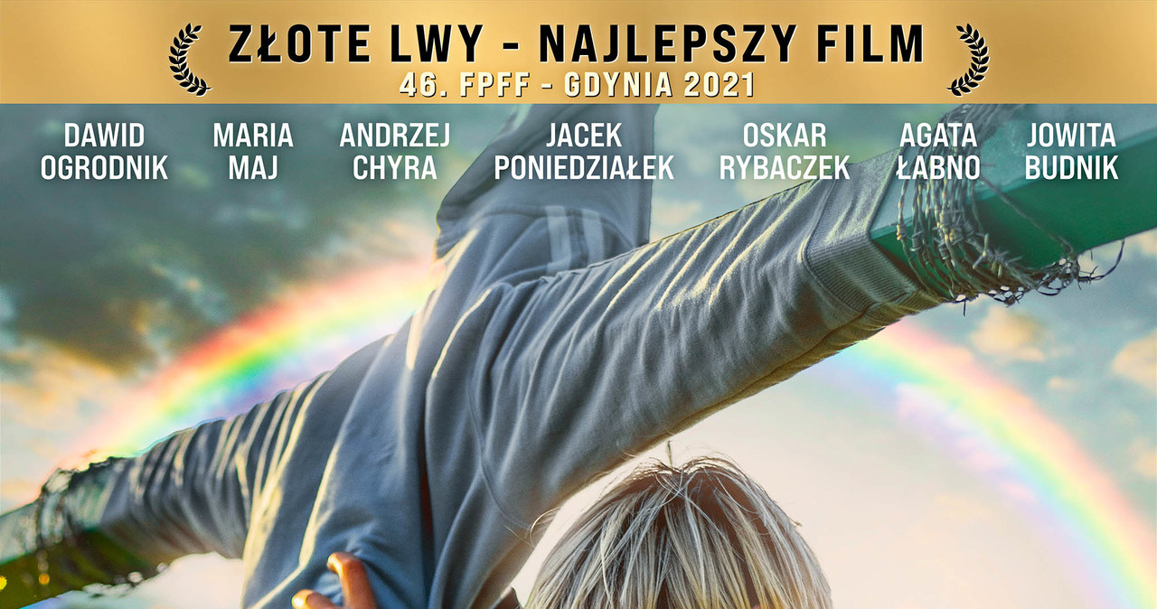 Właśnie zaprezentowano oficjalny plakat filmu "Wszystkie nasze strachy". Zwycięzca i wielkie objawienie 46. Festiwalu Polskich Filmów Fabularnych w Gdyni to kino, które łączy, nie dzieli, kino przejmujące do bólu i bardzo aktualne. Produkcja, która może pomóc w dialogu i budowaniu mostów między ludźmi, wejdzie na ekrany polskich kin już 5 listopada.