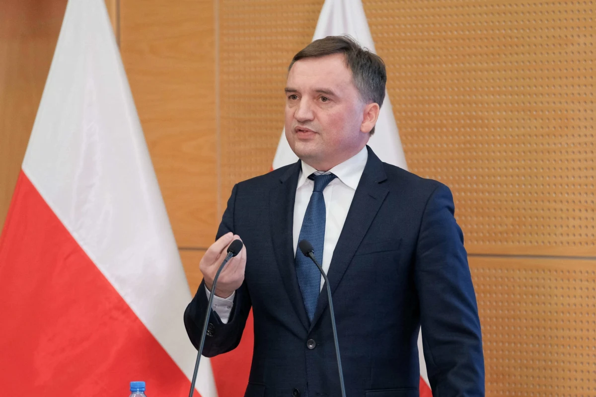  „Jako minister sprawiedliwości zwrócę się do polskiego rządu o rozważenie podjęcia procedury prawnej pozwania Niemiec przed TSUE za naruszenie traktatów UE przez upolitycznienie sądownictwa” - zapowiedział minister sprawiedliwości Zbigniew Ziobro.