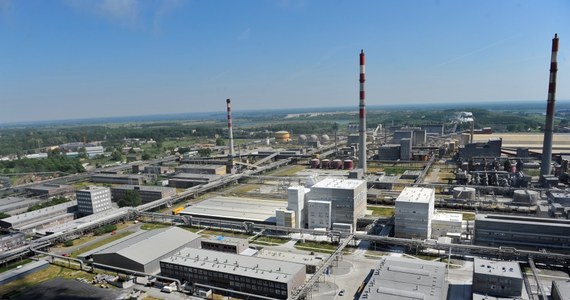 W obliczu wzmożonego popytu na nawozy w kraju Grupa Azoty podjęła decyzję o ograniczeniu dostaw na rynki zagraniczne i przekierowanie ich na rynek krajowy - poinformowała spółka. Zaapelowała jednocześnie do swoich dystrybutorów o zabezpieczenie popytu.