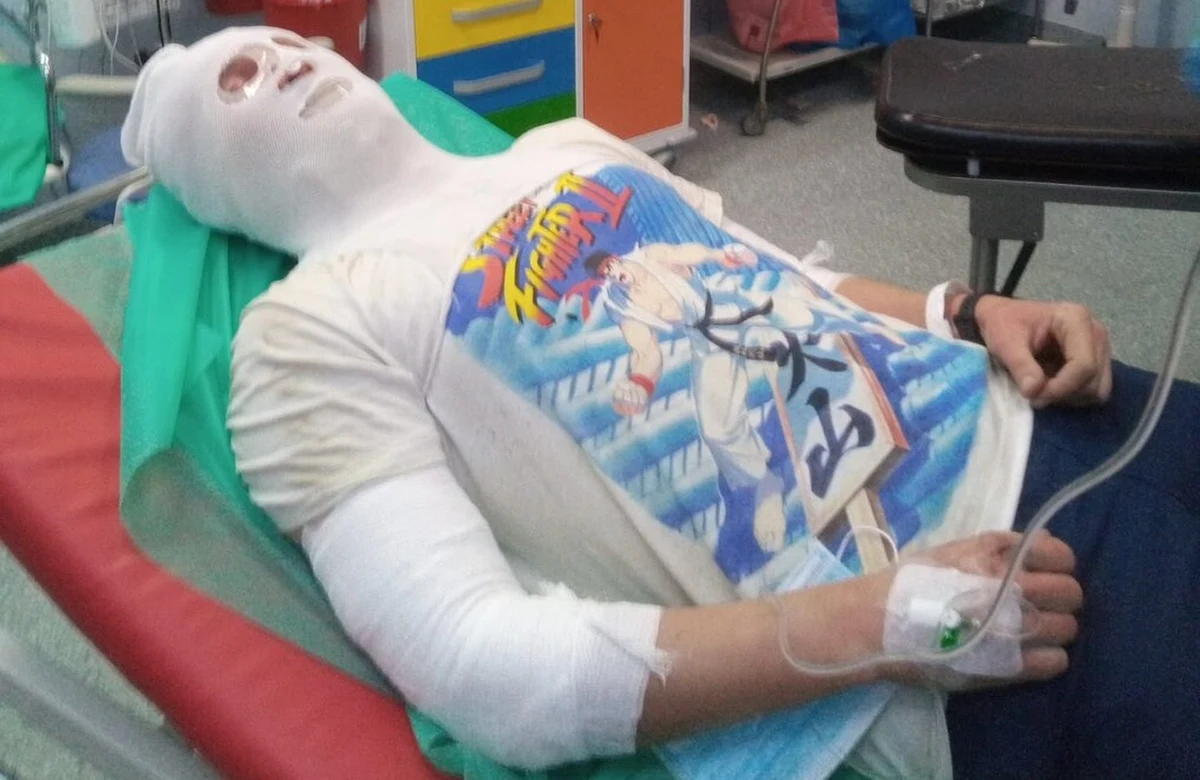 Szeregowy Marcin Piotrowski – żołnierz 6 Mazowieckiej Brygady OT wyniósł z płonącego mieszkania dziesięcioletnią dziewczynkę. Sam uległ poparzeniom I i II stopnia - poinformowały Wojska Obrony Terytorialnej w komunikacie prasowym.