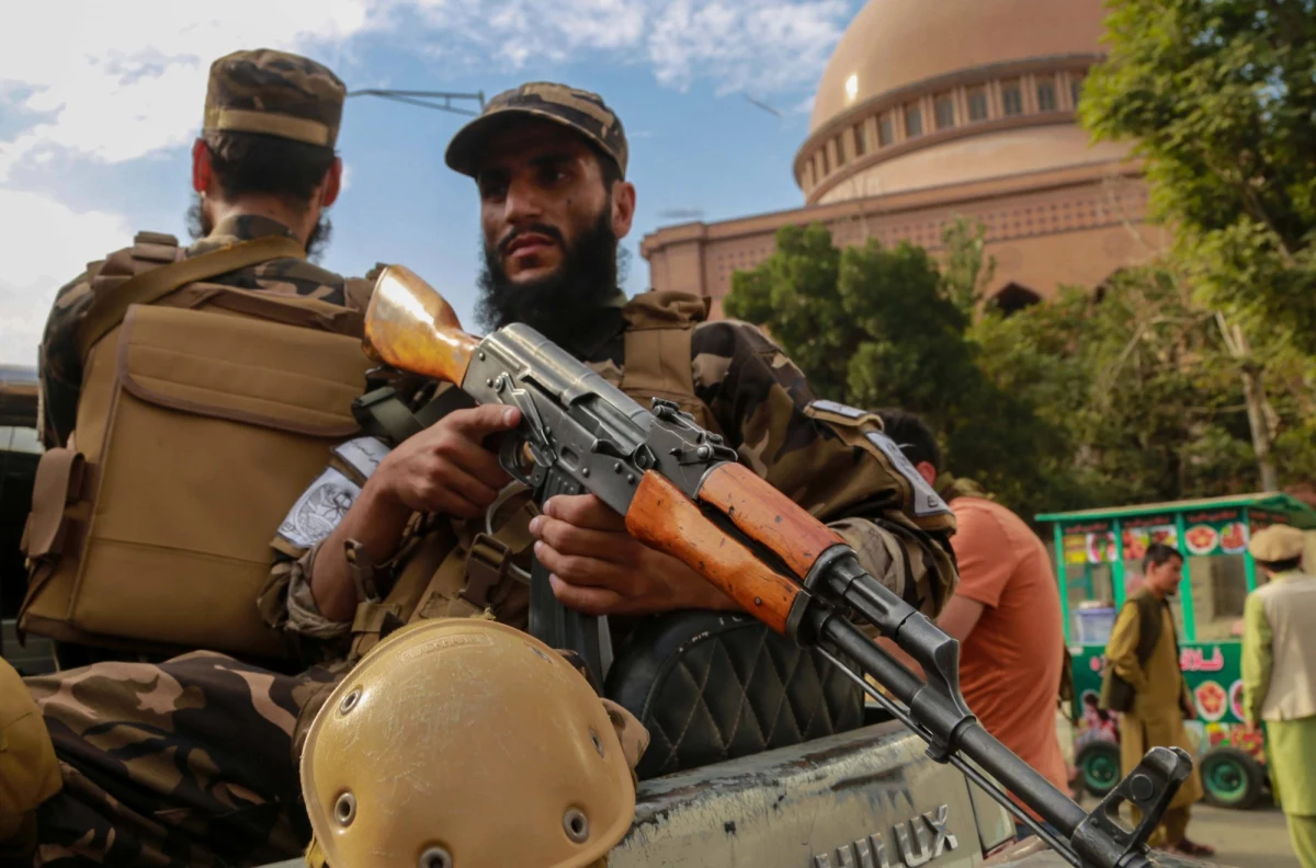 Od przejęcia w sierpniu władzy w Afganistanie przez Taliban najazdy na miejsca gromadzenia się narkomanów nasiliły się. W centrach uzależnień brutalnie zmusza się ich do odejścia od nałogu - podał we wtorek australijski portal News.com.au.