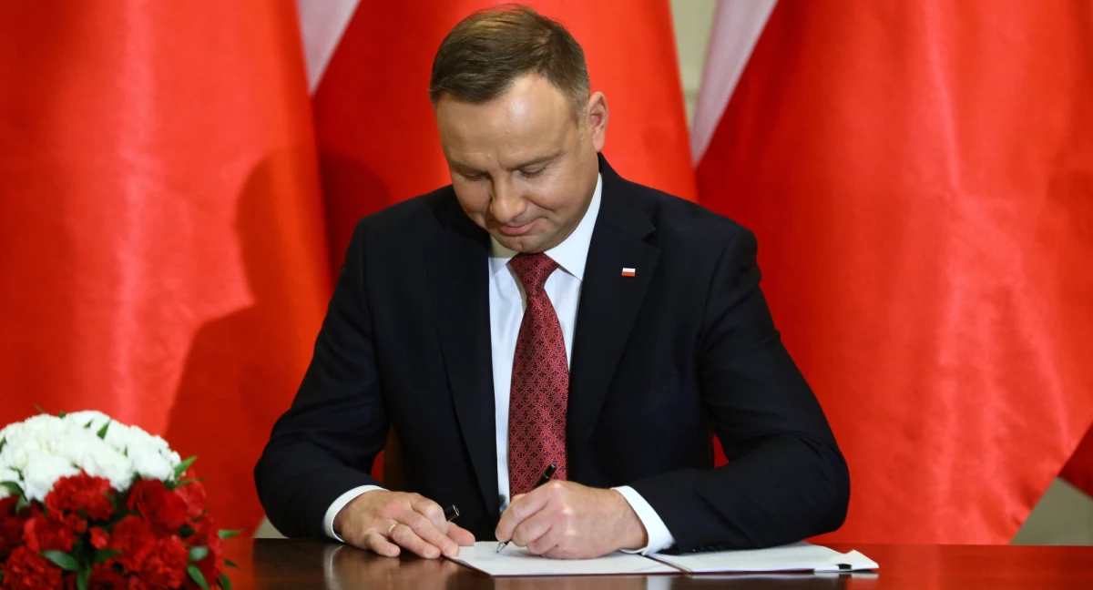 Prezydent Andrzej Duda podpisał nowelizację ustawy budżetowej na 2021 r. - poinformowała we wtorek kancelaria prezydenta. Prezydent podpisał także nowelizację ustawy okołobudżetowej na 2021 r.